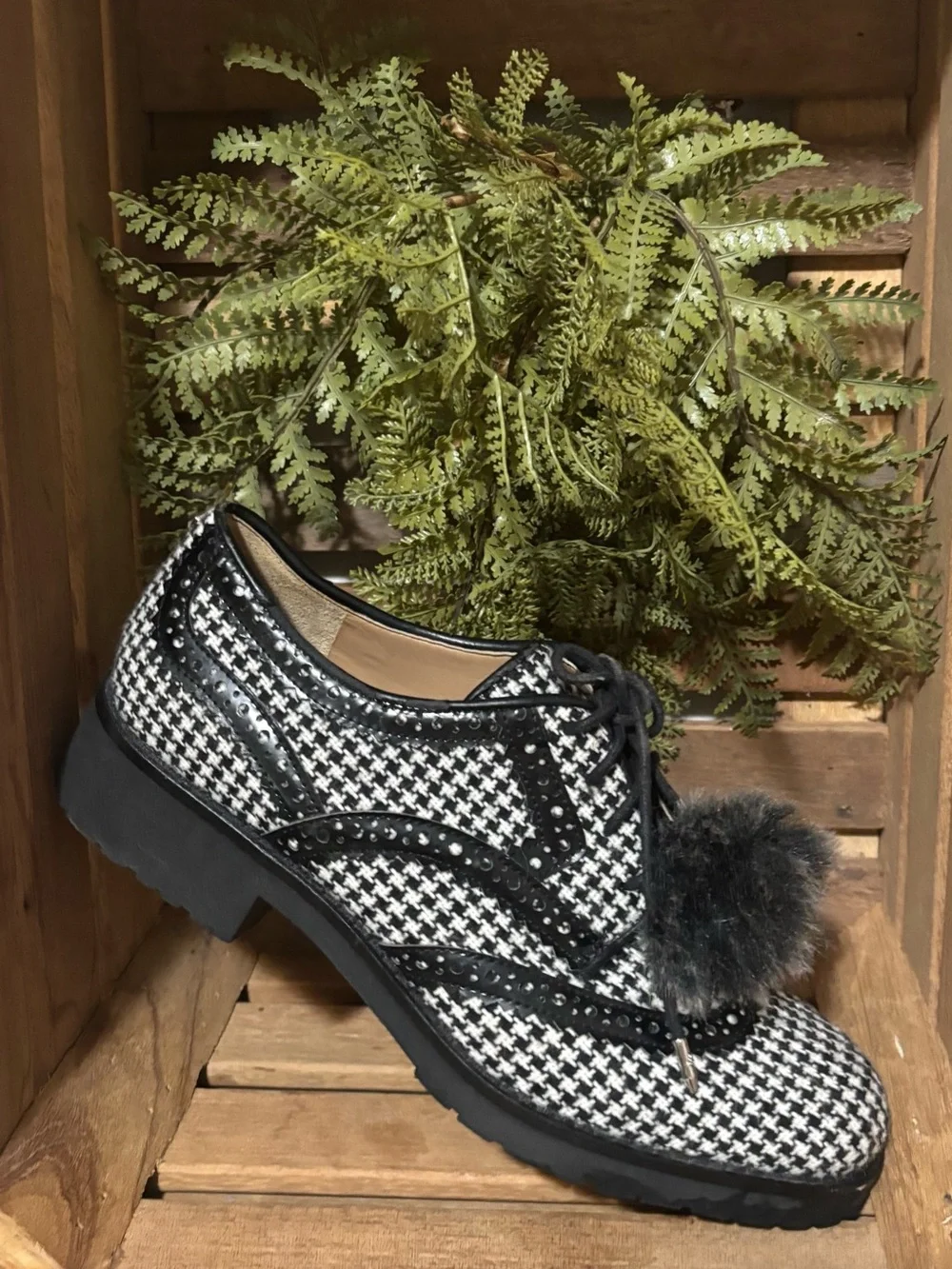 Sam Eldeman Dahl Houndstooth OXFORD Black & White Sz 7 Lace Up Pom Pom Shoe